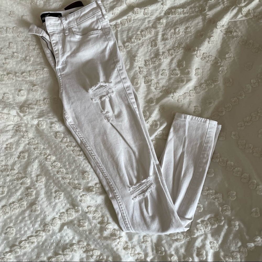 White distressed skinny jeans